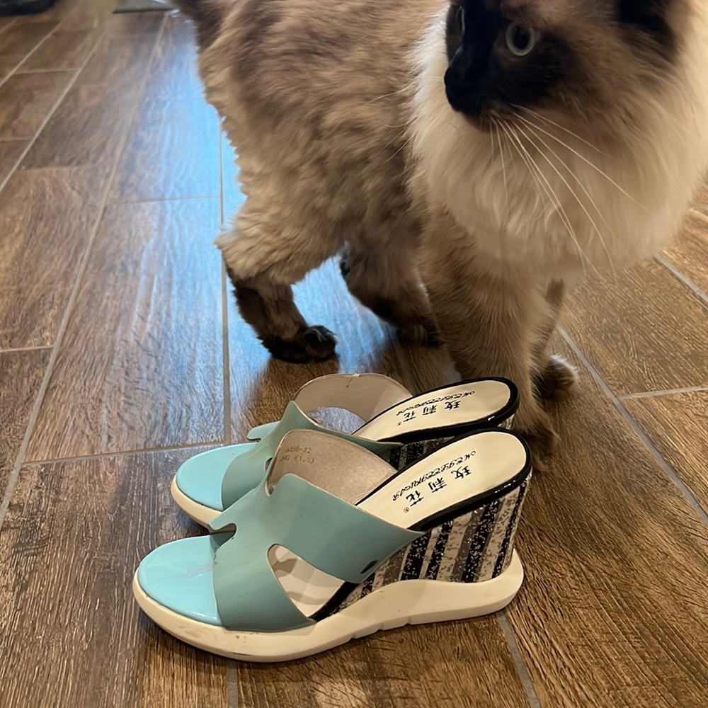 High heel sandals